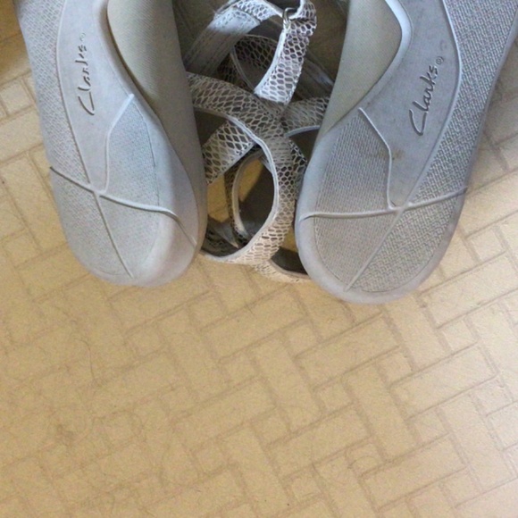 Clarks sandals - Picture 3 of 4